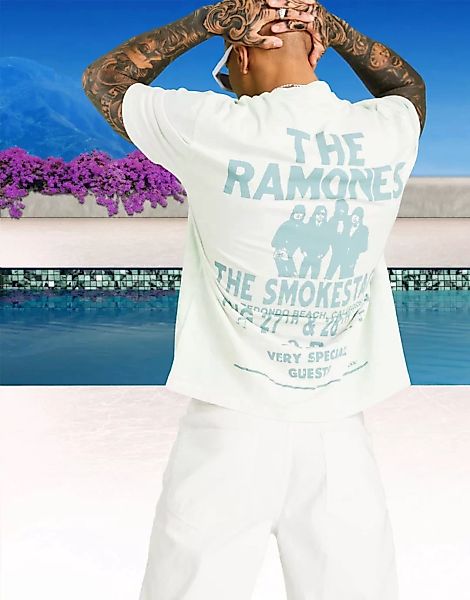 ASOS DESIGN – „Ramones“-T-Shirt in Weiß und Grün mit Batikmuster günstig online kaufen