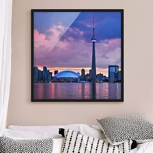 Bild mit Rahmen - Quadrat Fascinating Toronto günstig online kaufen