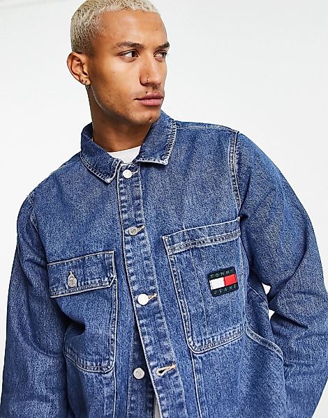 Tommy Jeans – Kastige Jeans-Hemdjacke in mittlerer Waschung mit Flaggenlogo günstig online kaufen