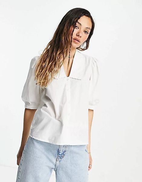 Only – Bluse mit tiefem Ausschnitt und Lochstickerei-Detail in Weiß günstig online kaufen