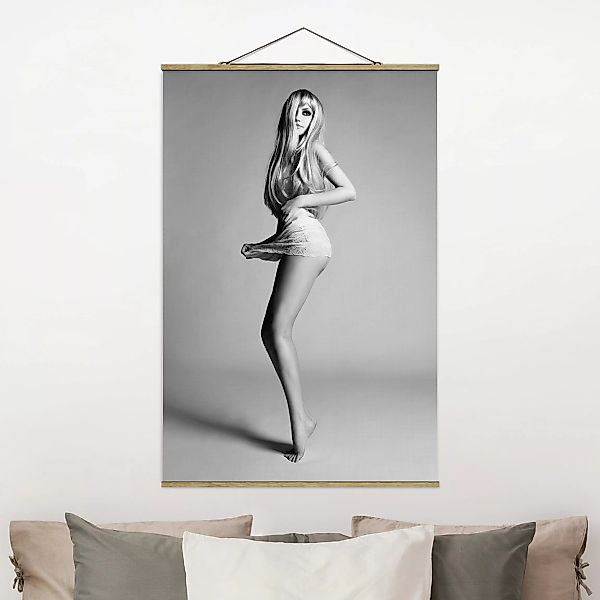 Stoffbild Akt & Erotik mit Posterleisten - Hochformat Dessous Modell günstig online kaufen