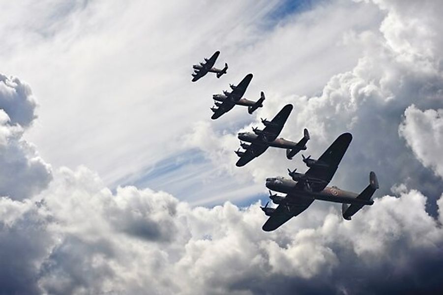 Papermoon Fototapete »VINTAGE FLUGZEUGE-LANCASTER FLUGZEUG WOLKEN HIMMEL XX günstig online kaufen
