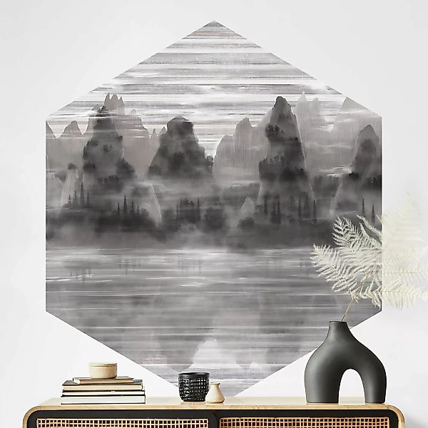 Hexagon Tapete selbstklebend Malerische Berge im mystischem Nebel günstig online kaufen