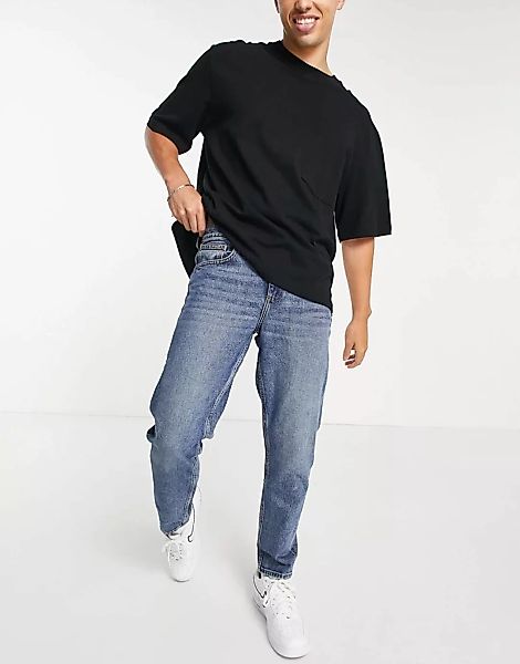 ASOS DESIGN – Klassische, steife Jeans in mittelblauer Vintage-Waschung günstig online kaufen