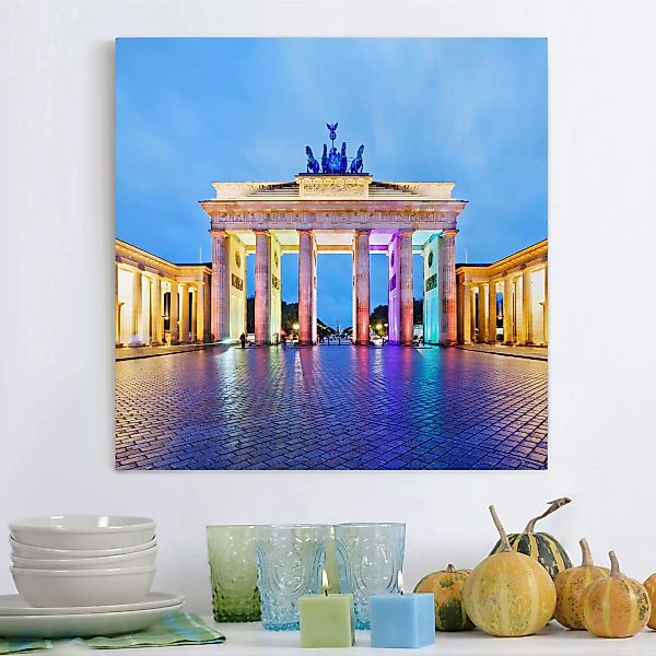 Leinwandbild Berlin - Quadrat Erleuchtetes Brandenburger Tor günstig online kaufen