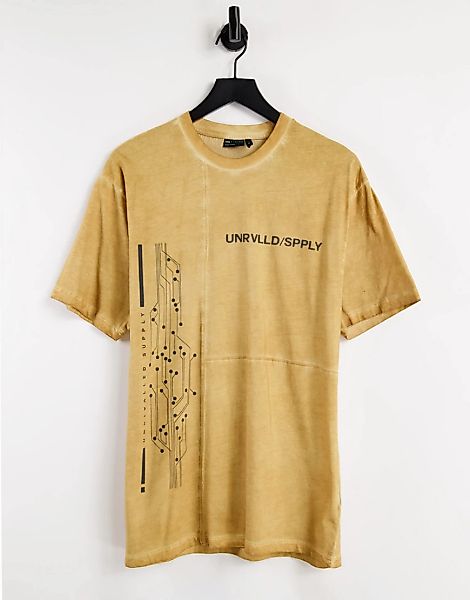 ASOS – Unrvlld Spply – Lockeres T-Shirt mit Oil-Waschung, Bahnen-Details un günstig online kaufen