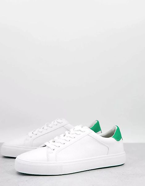 Pull&Bear – Sneaker in Weiß mit grünem Ferseneinsatz günstig online kaufen