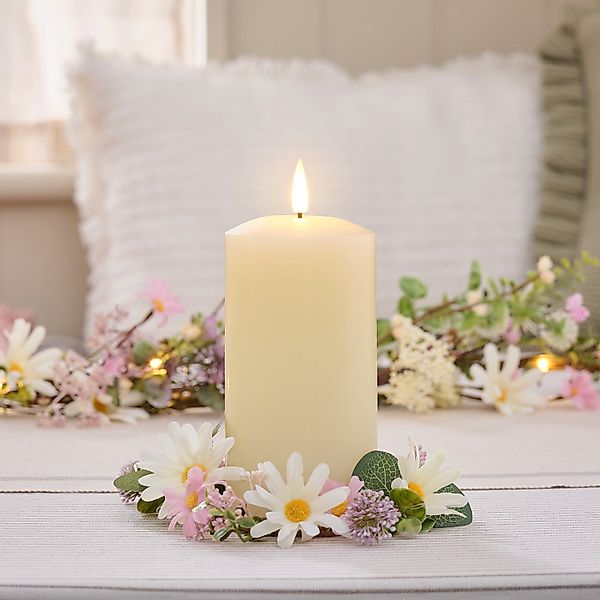 Kerzenring "Daisy Dreams" mit 15 cm TruGlow® LED‑Stumpenkerze in Pastell- & günstig online kaufen