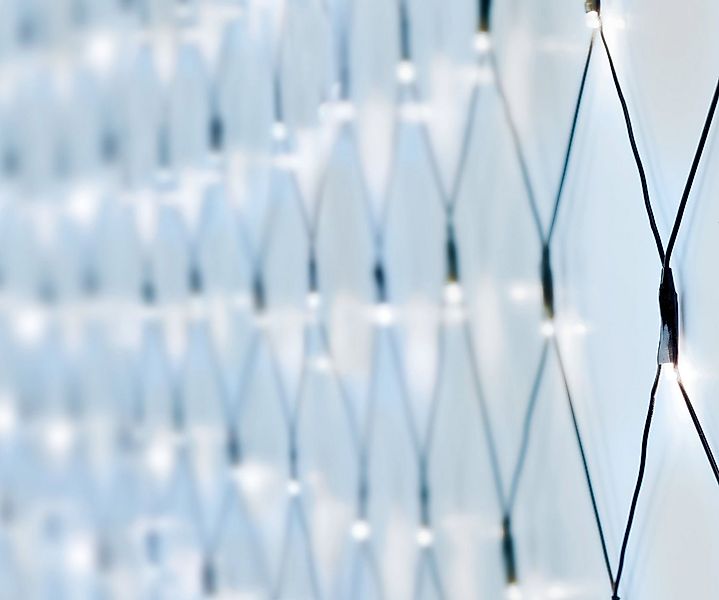 Spetebo LED-Lichternetz Lichtervorhang ca. 300 cm mit 240 LED kalt weiss, 2 günstig online kaufen