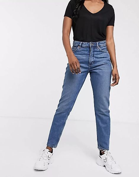 Monki – Kimomo – Mom-Jeans aus Bio-Baumwolle mit hohem Bund in klassichem B günstig online kaufen