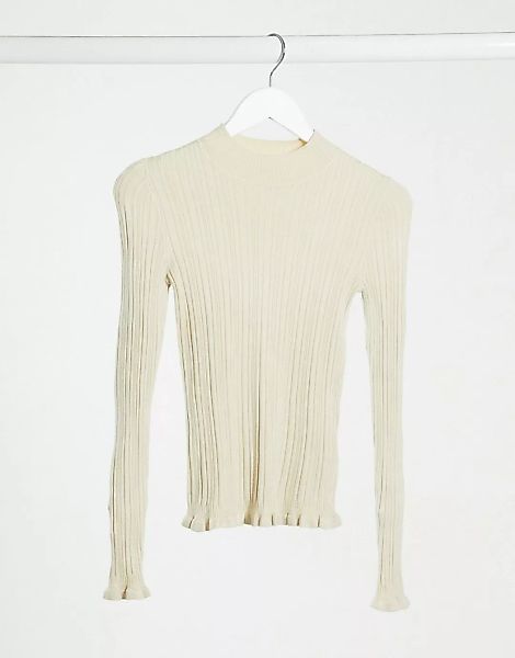 Miss Selfridge – Gerippter Pullover mit Rüschen in Haferbeige-Weiß günstig online kaufen