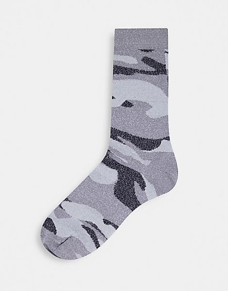 ASOS DESIGN – Glitzernde Socken mit Military-Muster in Grau günstig online kaufen
