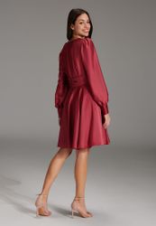 SWING Cocktailkleid Taillierter Schnitt mit ausgestelltem günstig online kaufen