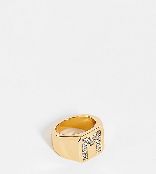ASOS DESIGN Curve – 14-karätig vergoldeter Ring mit „M“-Initiale-Goldfarben günstig online kaufen