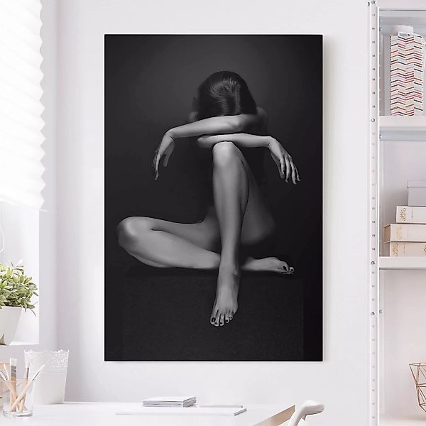 Leinwandbild Schwarz-Weiß - Hochformat Verzweifelte Frau günstig online kaufen