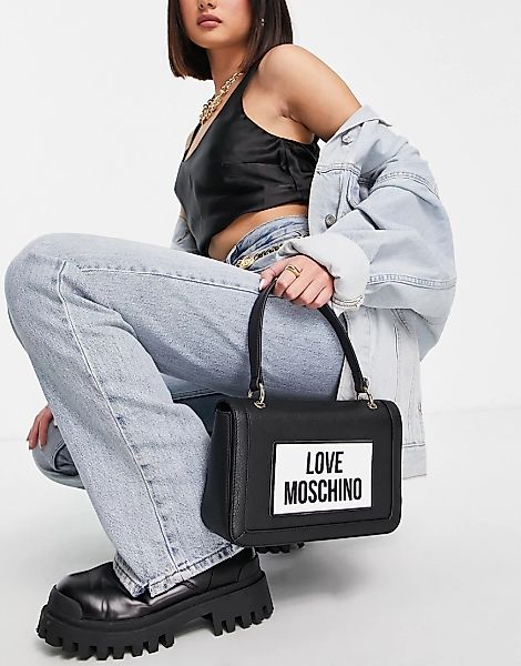 Love Moschino – Umhängetasche in Schwarz mit Tragegriff oben und großem Log günstig online kaufen