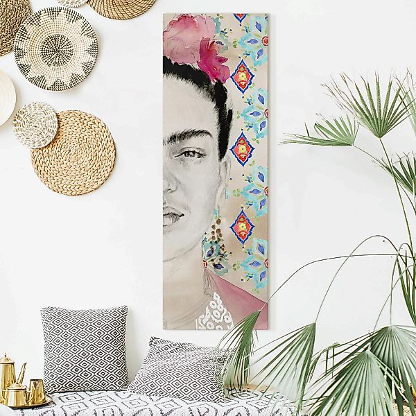 Leinwandbild Portrait - Hochformat Frida mit rosa Blüten I günstig online kaufen