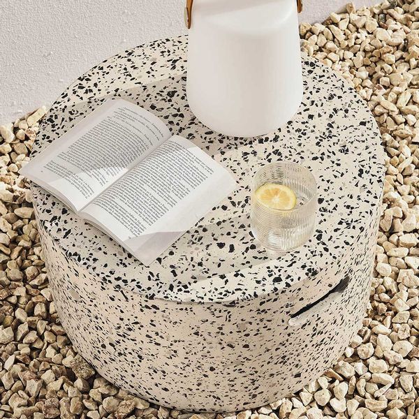 Terrazzo Beistelltisch Weiß mit runder Tischplatte Faserzement günstig online kaufen