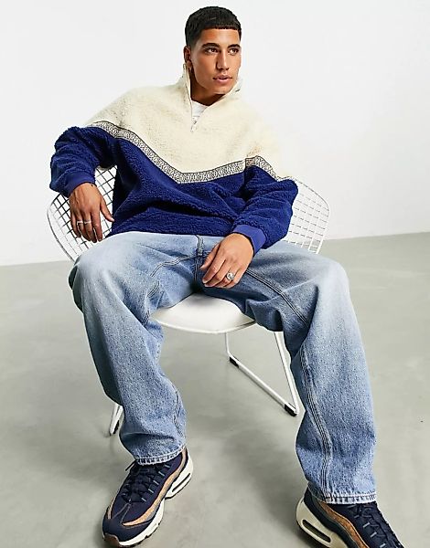 ASOS DESIGN – Oversize-Sweatshirt aus Teddyfell mit Chevron-Detail-Mehrfarb günstig online kaufen