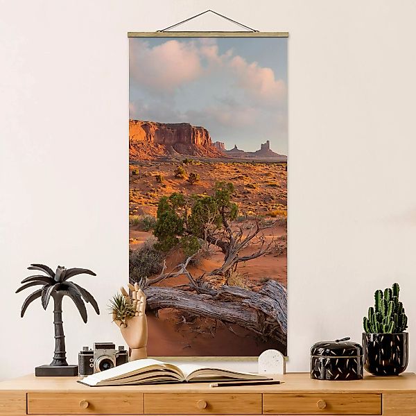 Stoffbild Berge mit Posterleisten - Hochformat Monument Valley Navajo Triba günstig online kaufen