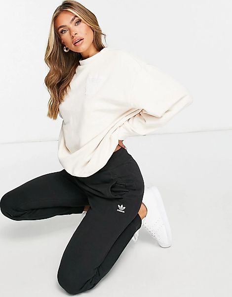 adidas Originals – Sweatshirt in Wunderweiß mit Fransen und Kleeblattlogo günstig online kaufen