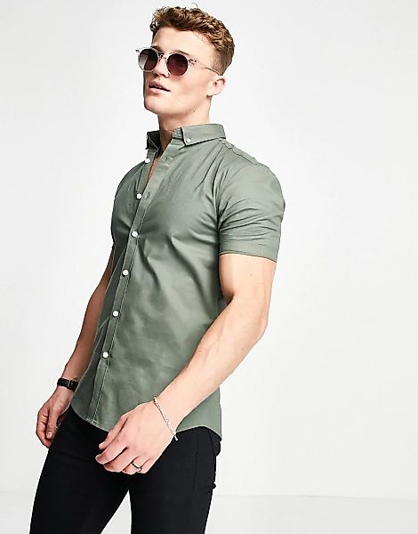 New Look – Kurzärmliges Muskel-Oxfordhemd in Khaki-Grün günstig online kaufen
