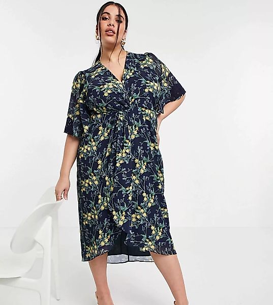 Hope & Ivy Plus – Geblümtes Kimono-Midikleid in Marineblau mit geknoteter V günstig online kaufen
