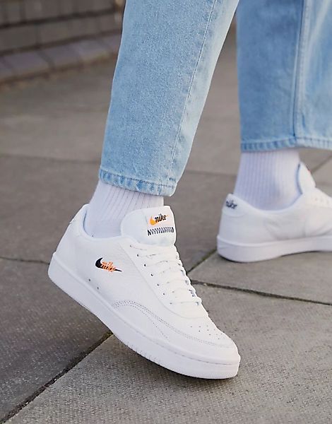 Nike – Court Vintage Premium – Ledersneaker in Weiß günstig online kaufen