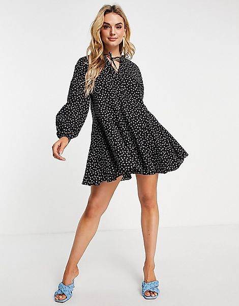 Glamorous – Ausgestelltes Minikleid in Schwarz mit plissiertem Saum und Blü günstig online kaufen