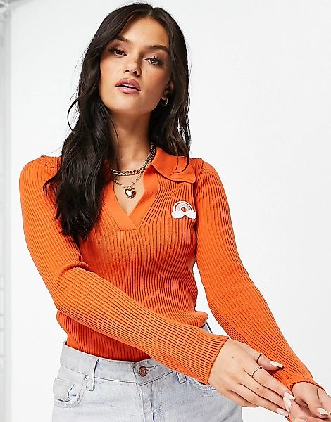 ASOS DESIGN – Gerippter Pullover in Orange mit Kragen und Aufnäher-Braun günstig online kaufen