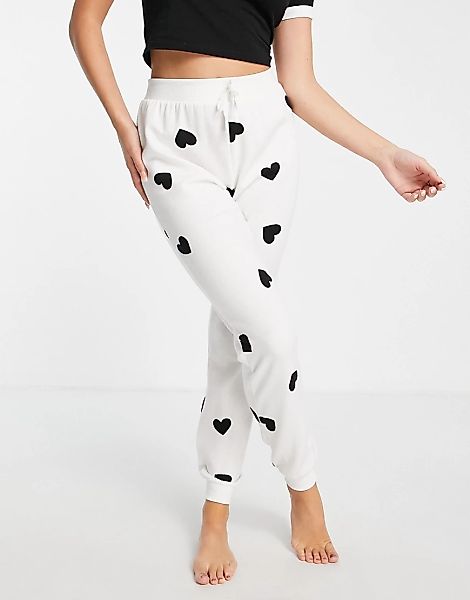 New Look – Übergroße Pyjama-Jogginghose in Weiß mit Herzmuster günstig online kaufen