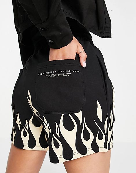 The Couture Club – Oversize-Shorts in Schwarz-Bunt mit Flammendesign günstig online kaufen