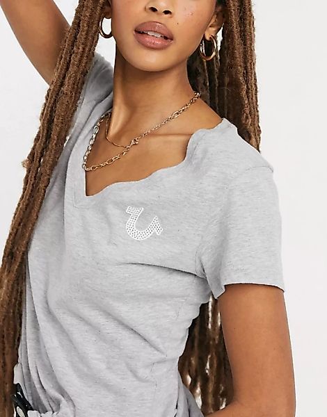 True Religion – T-Shirt mit Logo und tiefem V-Ausschnitt in Grau günstig online kaufen