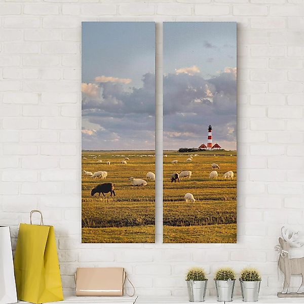 3-teiliges Leinwandbild - Hochformat Nordsee Leuchtturm mit Schafsherde günstig online kaufen