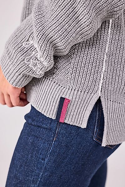 Lieblingsstück Strickjacke "LiseL", mit Stickerei am Ärmel günstig online kaufen