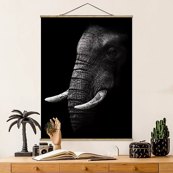 Stoffbild Tiere mit Posterleisten - Hochformat Dunkles Elefanten Portrait günstig online kaufen