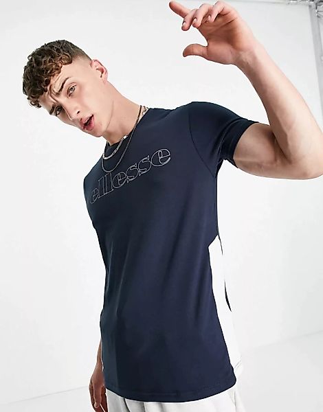 ellesse – T-Shirt mit reflektierendem Logo auf der Brust in Marineblau günstig online kaufen