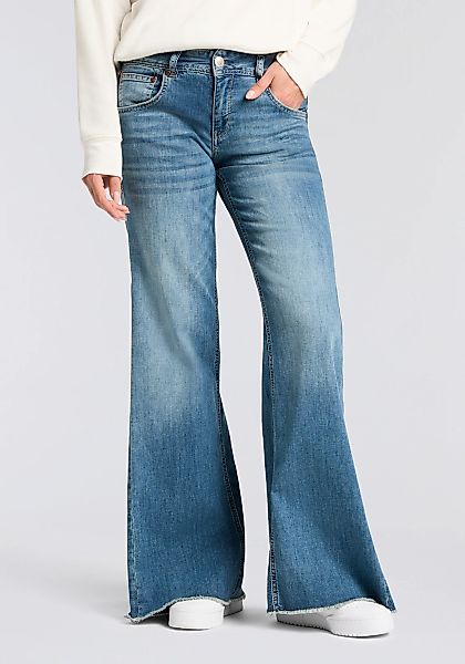 Herrlicher 5-Pocket-Jeans "Edna Kama Denim Light" Flared Fit, extra Weite günstig online kaufen