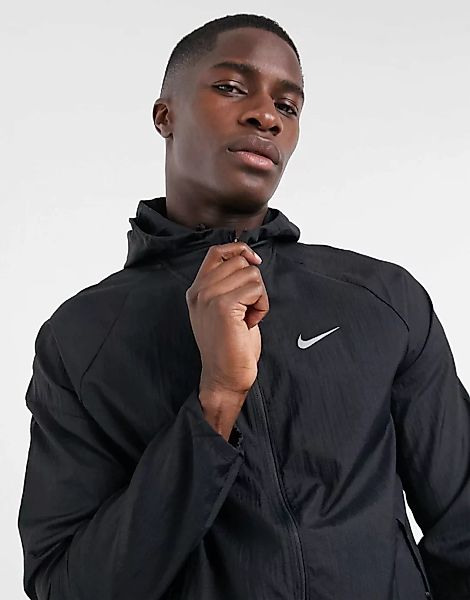 Nike Running – Essentials – Schwarze Jacke günstig online kaufen