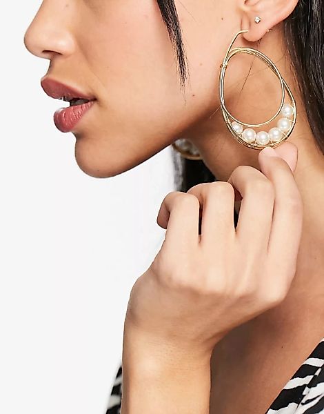 ASOS DESIGN – Goldfarbene Ohrringe mit abstraktem Perlen-Design günstig online kaufen