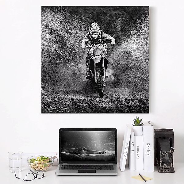 Leinwandbild Schwarz-Weiß - Quadrat Motocross im Schlamm günstig online kaufen