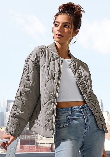 LASCANA Steppjacke, in modischer Optik mit Taschen, Bomber-Design günstig online kaufen