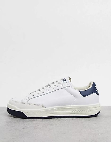 adidas Originals – Rod Laver – Sneaker in Weiß mit marineblauem Absatz günstig online kaufen