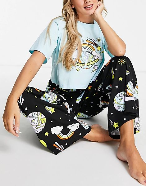 ASOS DESIGN – Pyjama mit T-Shirt und Hose mit „Cosmic Dreamer“-Print in Bla günstig online kaufen