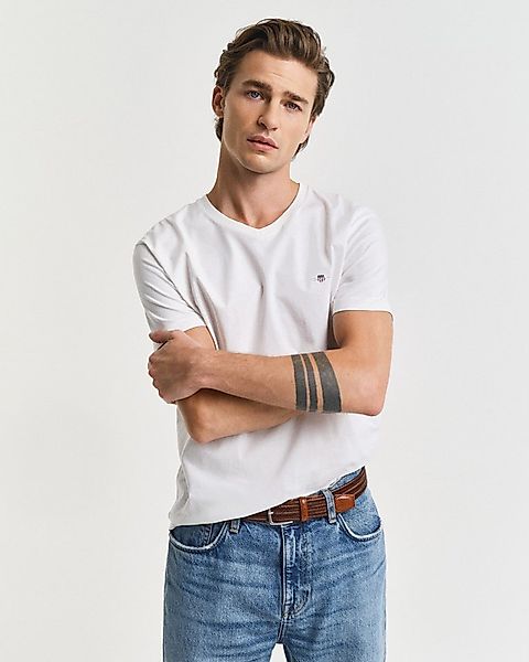 Gant T-Shirt SLIM SHIELD V-NECK T-SHIRT mit einer kleinen Logostickerei auf günstig online kaufen