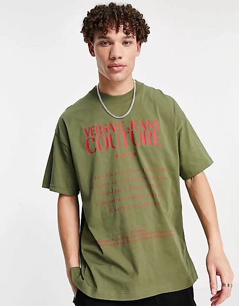 Versace Jeans Couture – T-Shirt mit Pflegeetikett-Logo in Khaki-Grün günstig online kaufen