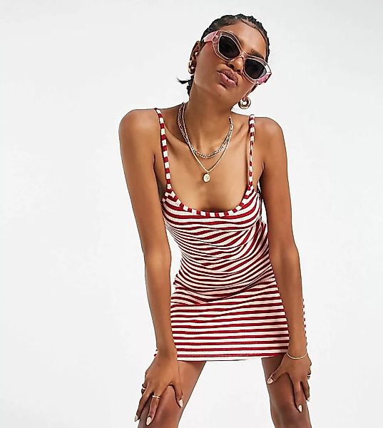 ASOS DESIGN Tall – Gestreiftes Mini-Sommerkleid aus Strick in Rot und Creme günstig online kaufen