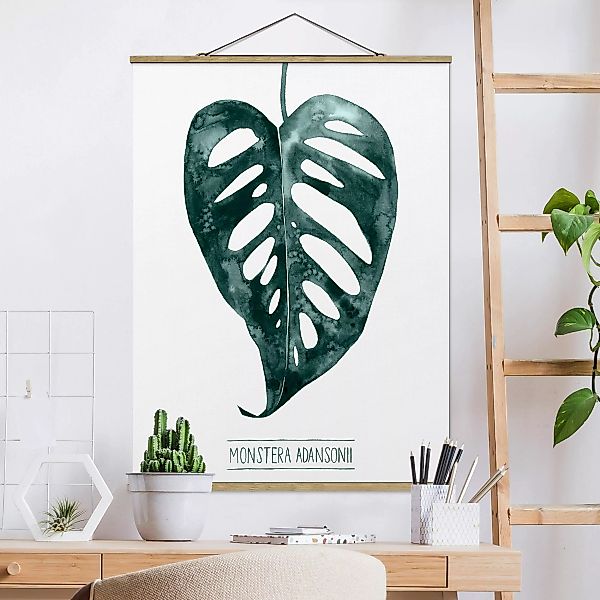 Stoffbild Blumen mit Posterleisten - Hochformat Smaragdgrüne Monstera Adans günstig online kaufen