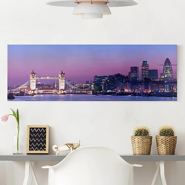 Leinwandbild London - Panorama Tower Bridge in London at Night günstig online kaufen
