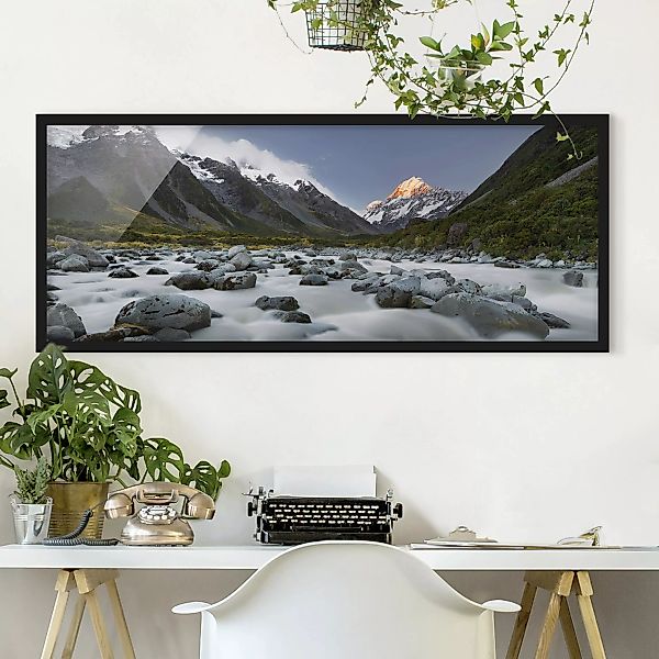 Bild mit Rahmen Natur & Landschaft - Panorama Aoraki über dem Hooker River günstig online kaufen